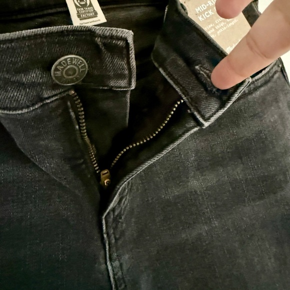 Madewell Petite Kick Out Crop Jeans in Washed Black: Raw Hem Edition - Picture 6 of 8